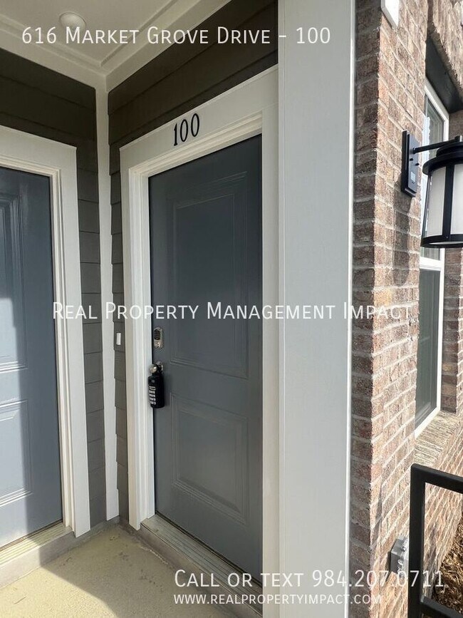 Building Photo - 616 Mkt Grv Dr