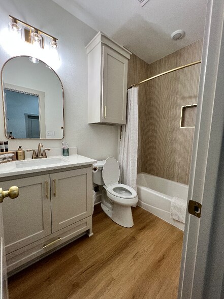 Building Photo - 324 Inwood Dr