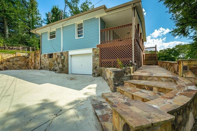 Building Photo - 1032 S Seminole Dr