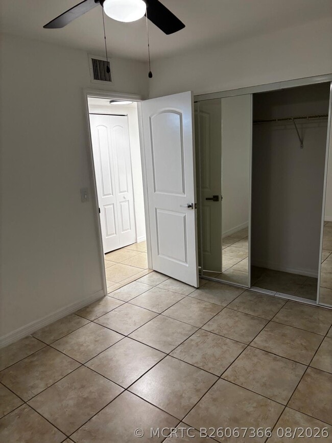 Building Photo - 1515 Lake Crystal Dr