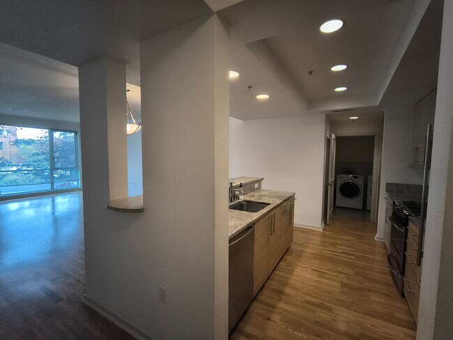 Building Photo - $500 MOVE IN SPECIAL!!! LUXURY 2 BEDROOM CONDO IN DOWNTOWN WALNUT CREEK, CA!
