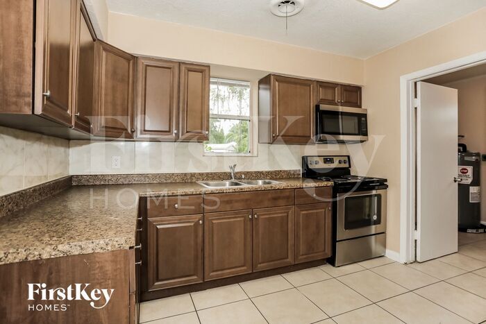 Building Photo - 351 SW 31st Ave