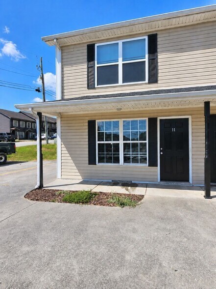 Building Photo - 11 Alice Ln