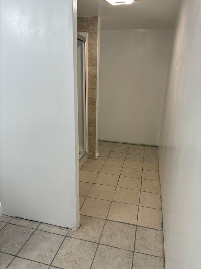 Building Photo - Harbor Lights 1-Bedroom – Pool, Courtyard, & Steps to Shopping