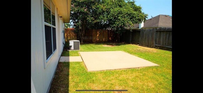 Building Photo - 2426 Halstead Dr