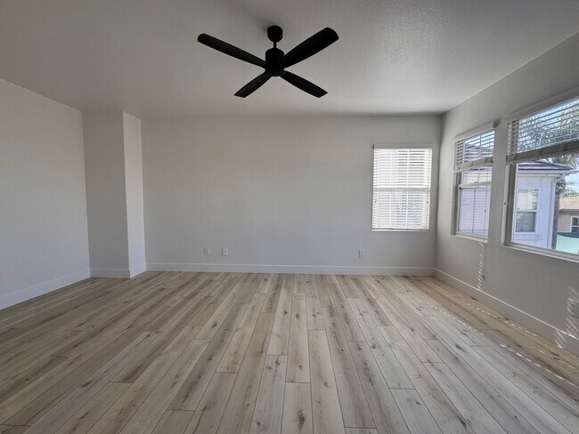 Building Photo - Stylish Renovated Home with Garage & Priva...