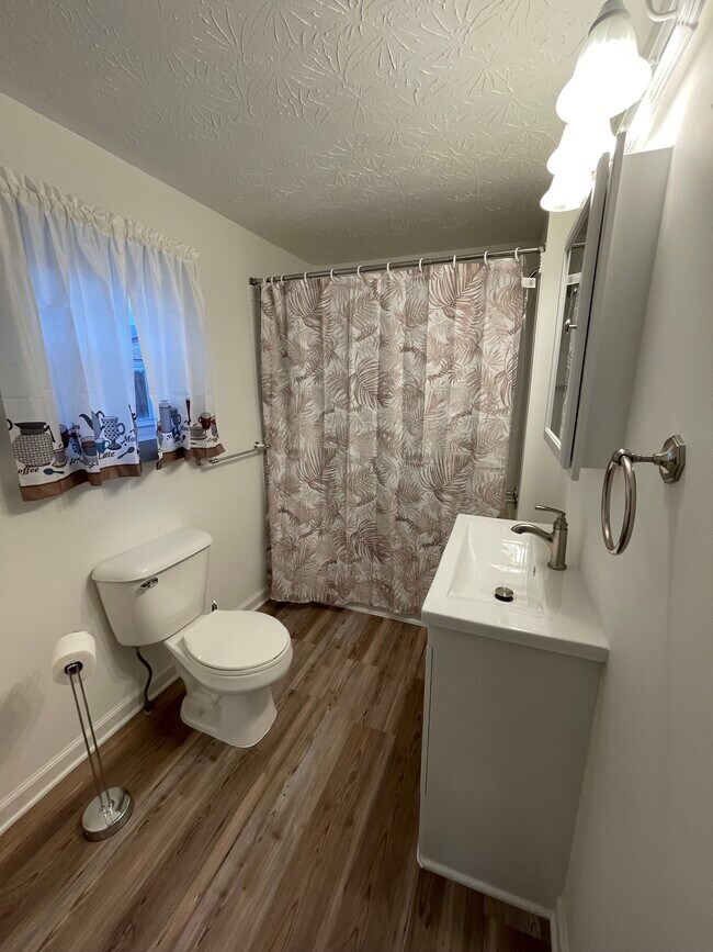 Building Photo - 148 Burkhart Ave