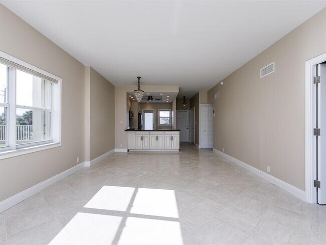 Building Photo - 750 N Ocean Blvd