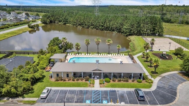 Building Photo - Perfectly Located 3 Bed, 2 Bath Home in Li...