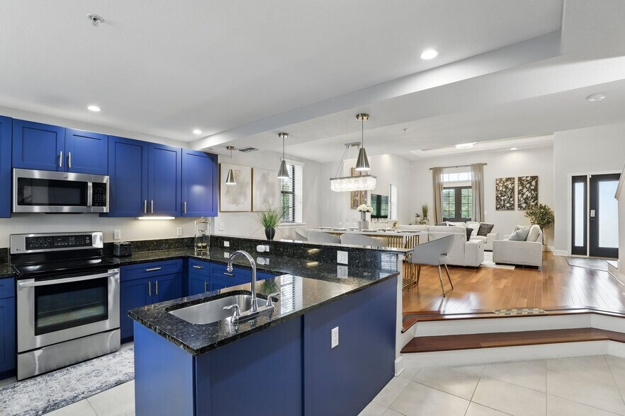 Building Photo - 14545 Damai Ln