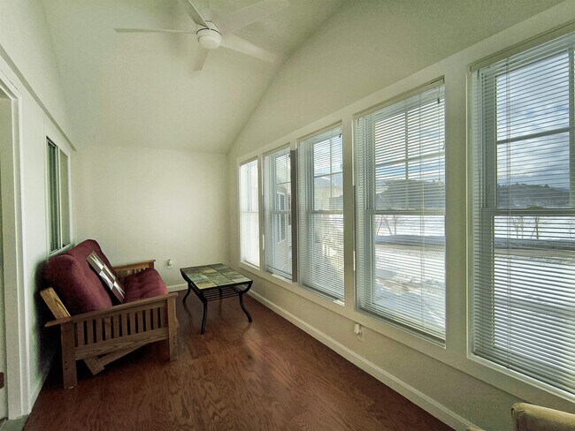 Building Photo - 1330 Lake St