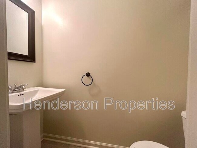 Building Photo - 332 Walnut Point Dr