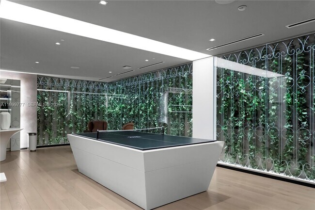 Building Photo - 1000 Brickell Plaza