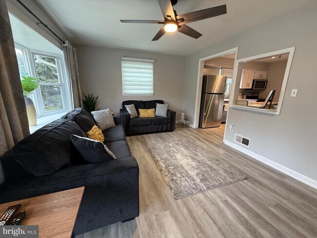 Building Photo - 2208 Vermont Ave