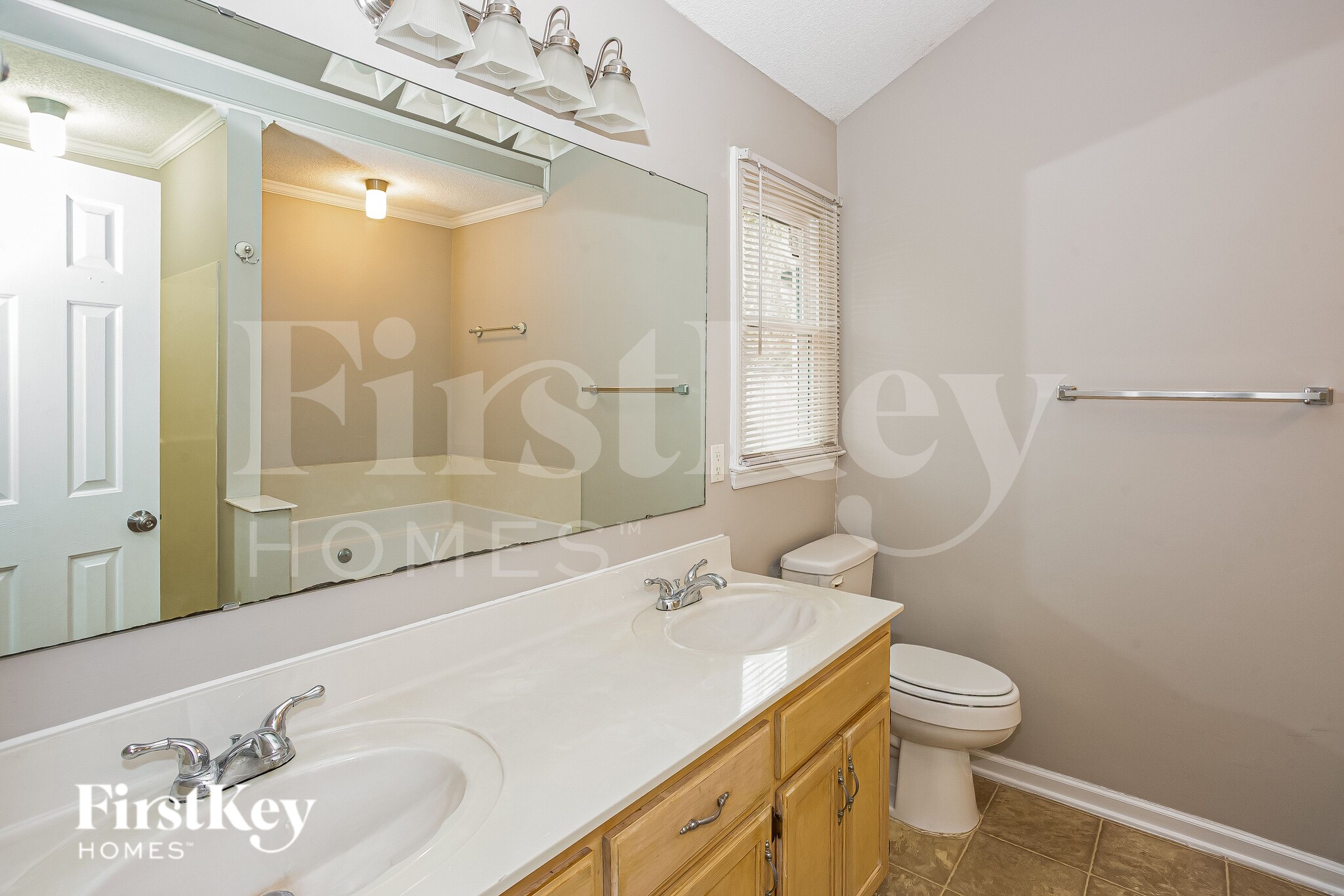 Building Photo - 8409 Sills Ct