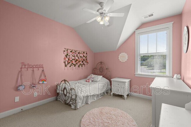 Building Photo - 127 Blackwater Dr