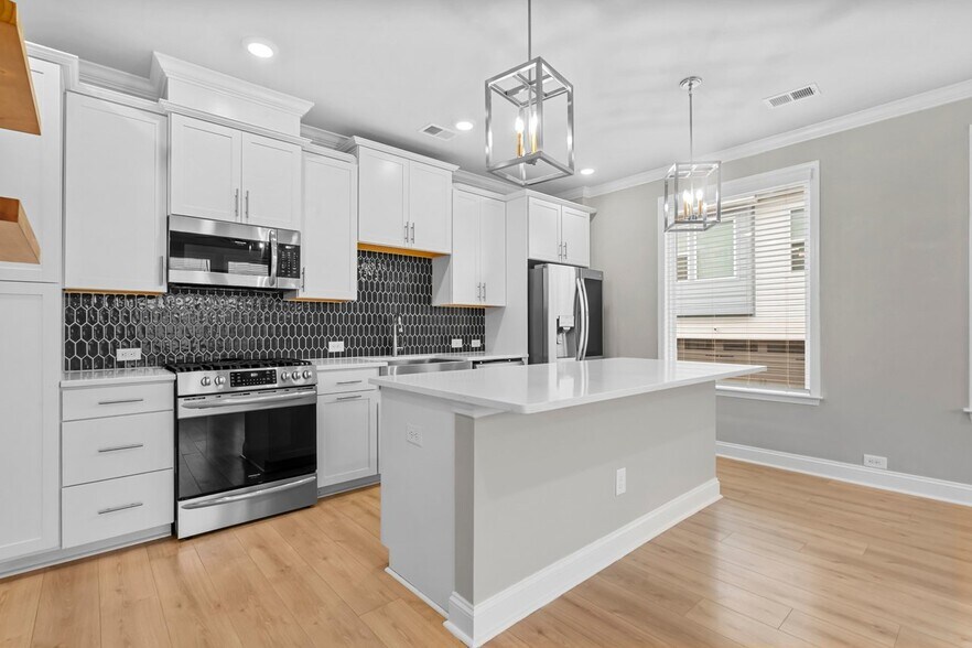 Building Photo - 1515 Hidden Falls Rd