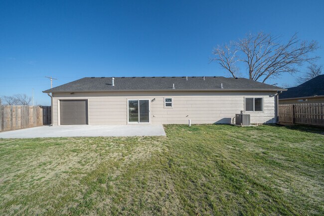 Building Photo - 753 N Gilda St