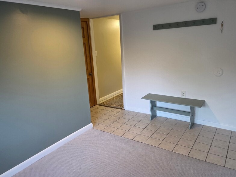 Building Photo - 11 Hoitt Dr