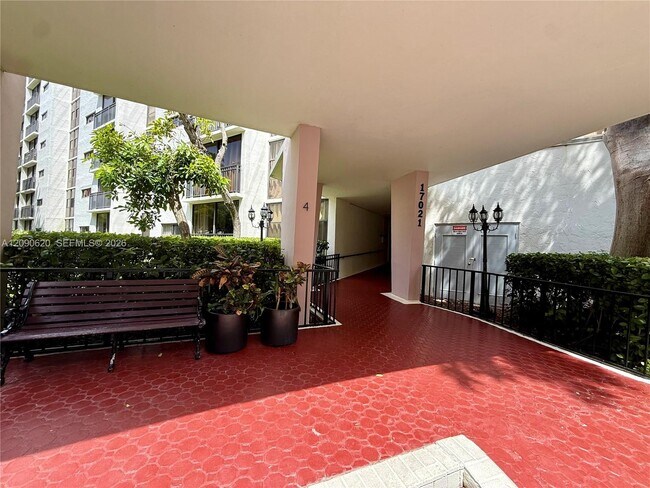Building Photo - 17021 N Bay Rd