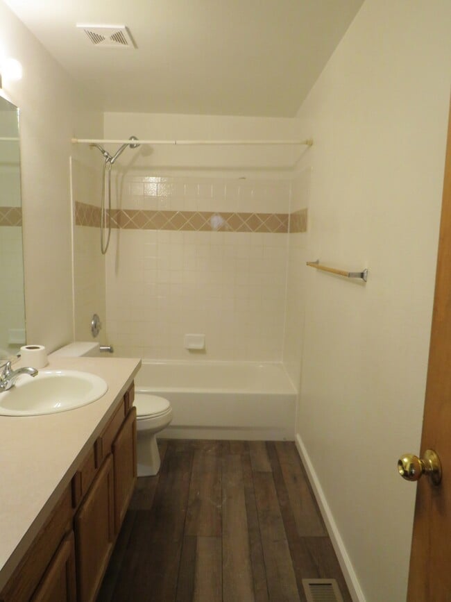 Building Photo - 1434 S Canoe Creek Dr