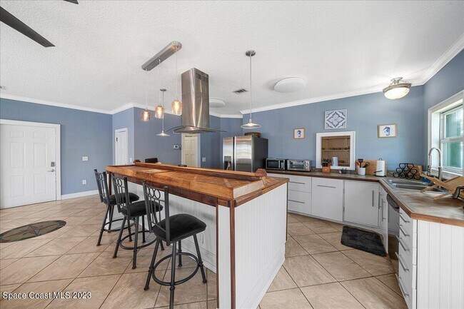 Building Photo - 973 N Harbor City Blvd