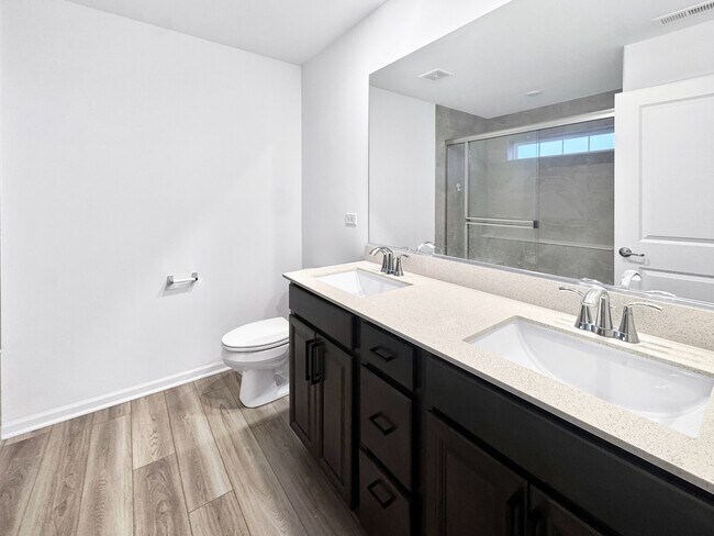 Building Photo - 1135 White Oak Cir