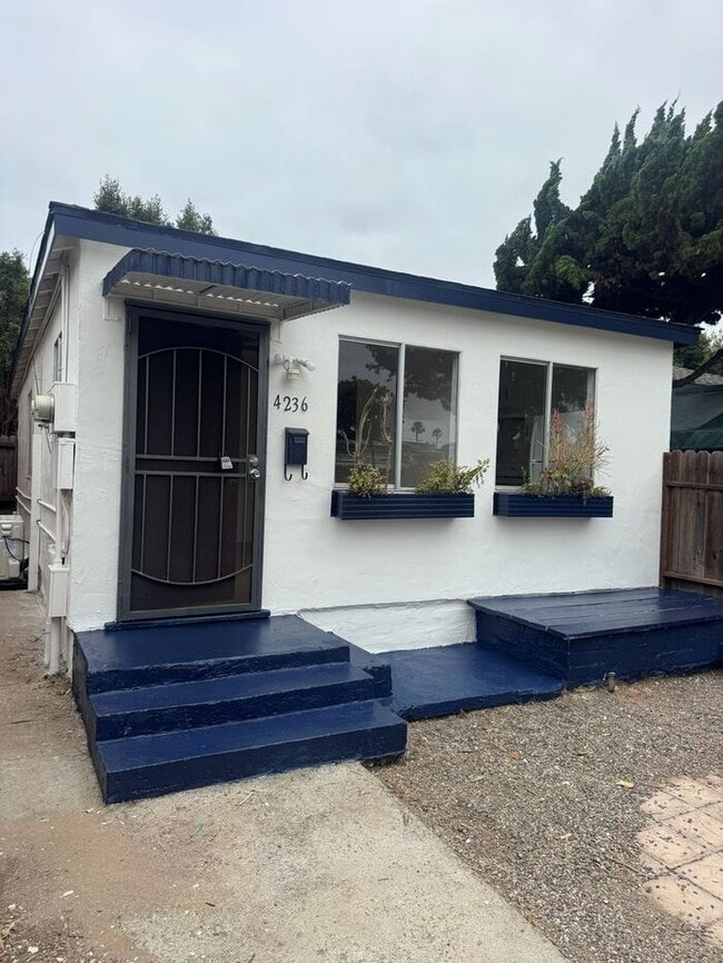 Building Photo - Charming duplex in Pacific Beach with private yard!