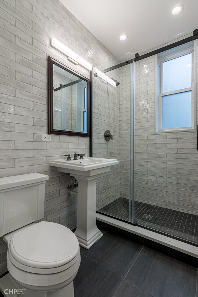 Building Photo - 2318 W Thomas St