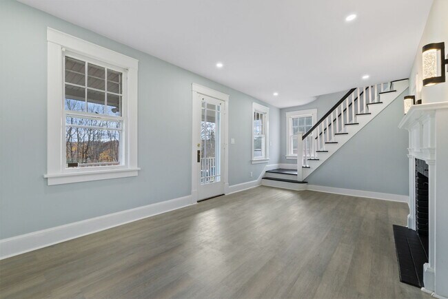 Building Photo - 19 Henry St