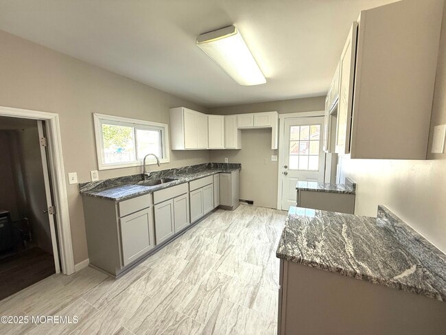 Building Photo - 410 Bay Way
