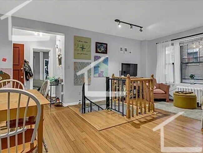 Building Photo - AWESOME 4 BED 2 BATH IN MISSION HILL!!!!