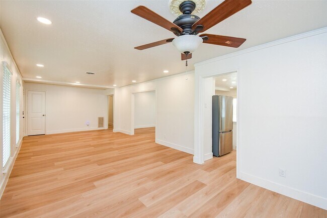 Building Photo - 4947 Cheena Dr