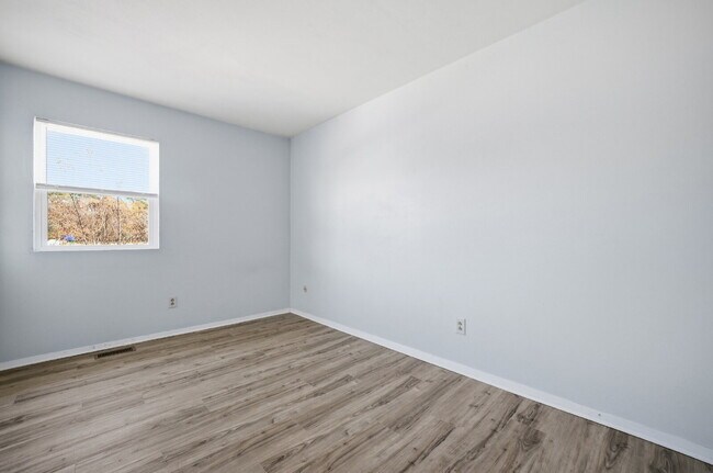 Building Photo - OPEN HOUSE SATURDAY THE 20TH 1PM-3PM! Three-bedroom, two-and-a-half bathrooms in Pembroke Meadows!