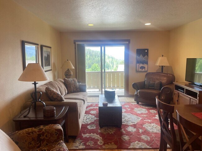 Building Photo - Move in special! Washer dryer in unit! Amazing views! Updated! Pets negotiable!