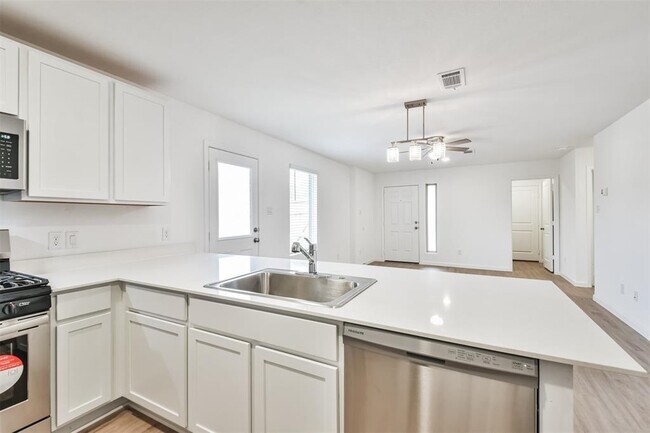 Building Photo - 21043 Longeni Dr