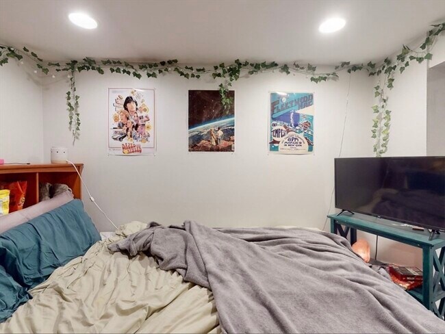 Building Photo - 32 S Huntington Ave