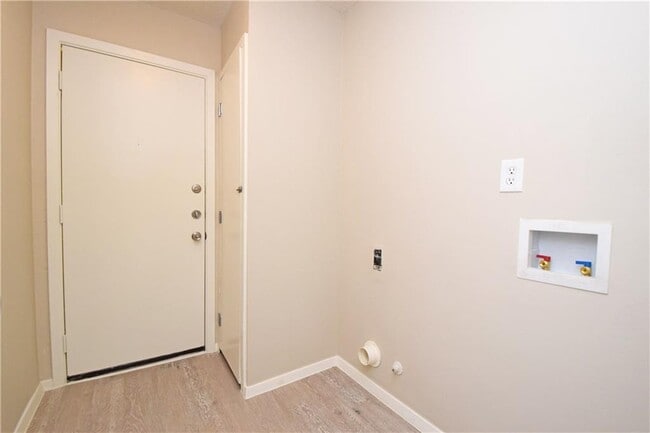 Building Photo - 6400 Brookside Dr