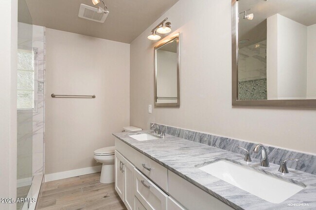 Building Photo - 4210 N 34th Pl