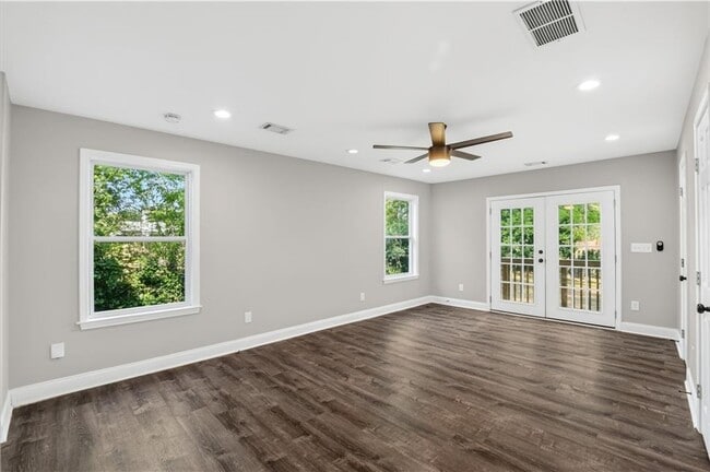 Building Photo - 2866 Belvedere Ln