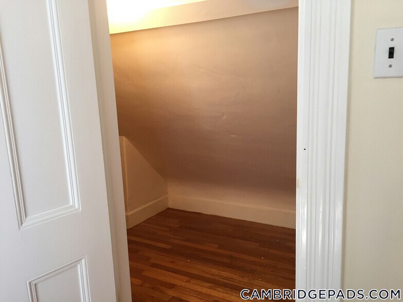 Building Photo - 1539 Cambridge St