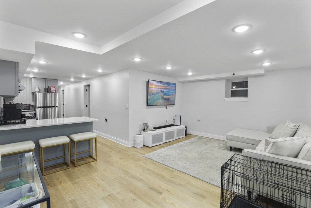 Building Photo - 520 N Ada St