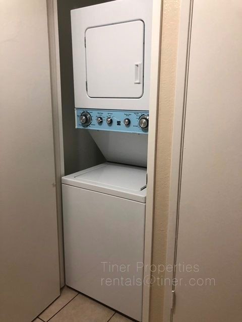 Building Photo - Natomas 2 Bedroom Condominium in Gated Com...