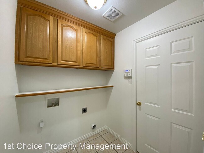 Building Photo - 3 br, 2 bath House - 8621 Lariat Cir