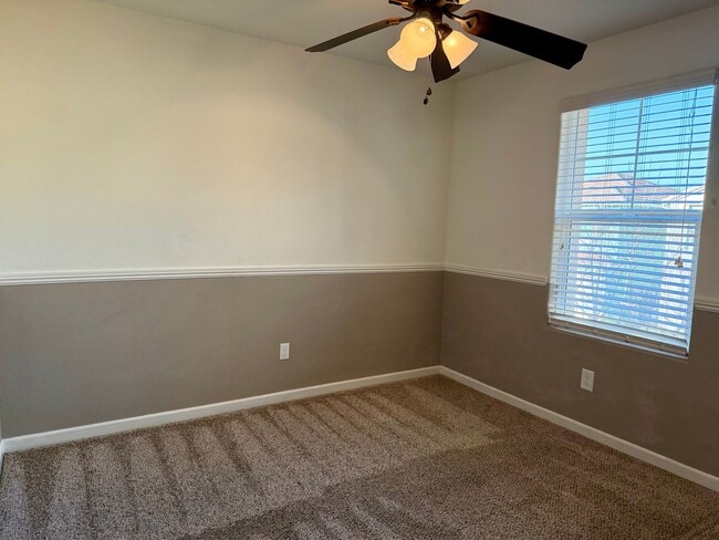 Building Photo - Beautiful 3/2.5 near Clovis East