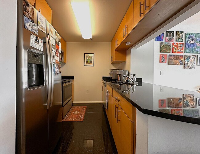 Building Photo - 102 Christopher Columbus Dr