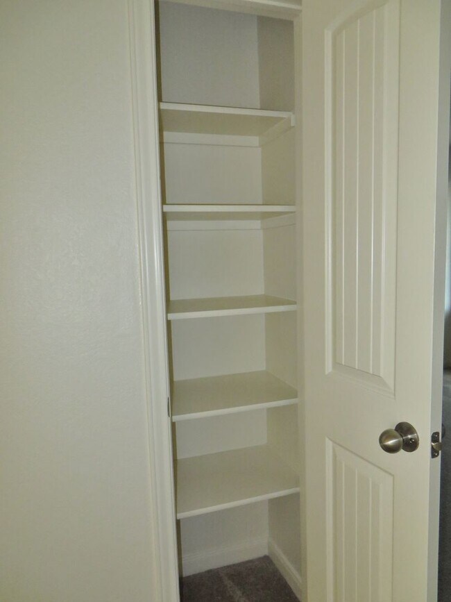 Building Photo - 3 Bedroom 2.5 Bathroom: Georgetown- Pinnacle Home