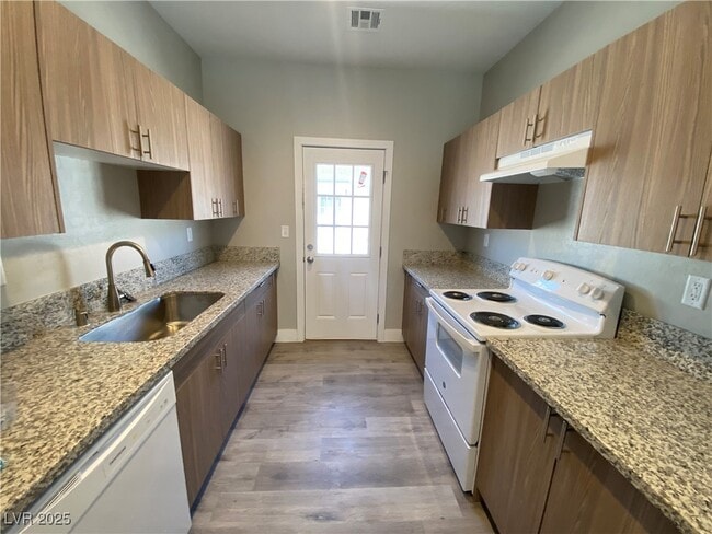 Building Photo - 1390 Ogallala St