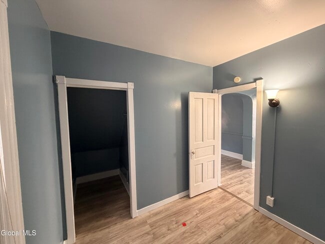 Building Photo - 18 Swan St