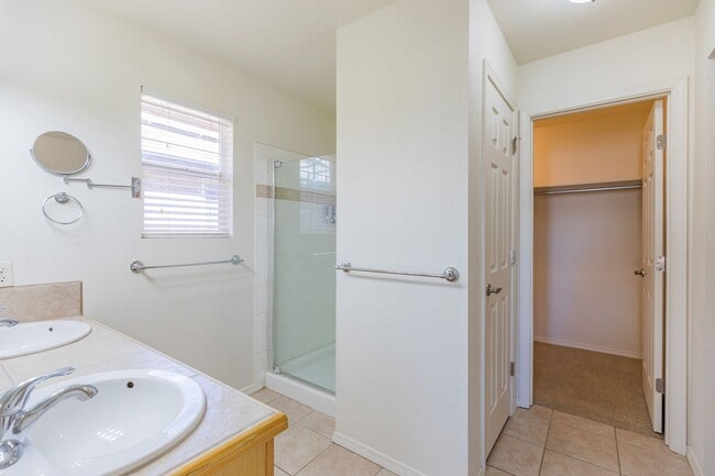 Building Photo - Beautiful Home W/Solar Panels